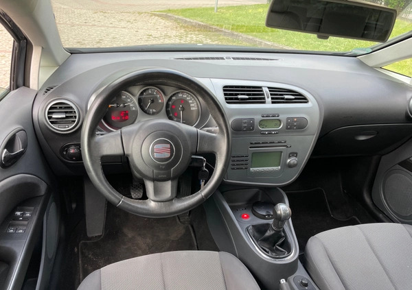 Seat Leon cena 12777 przebieg: 199000, rok produkcji 2005 z Puławy małe 92